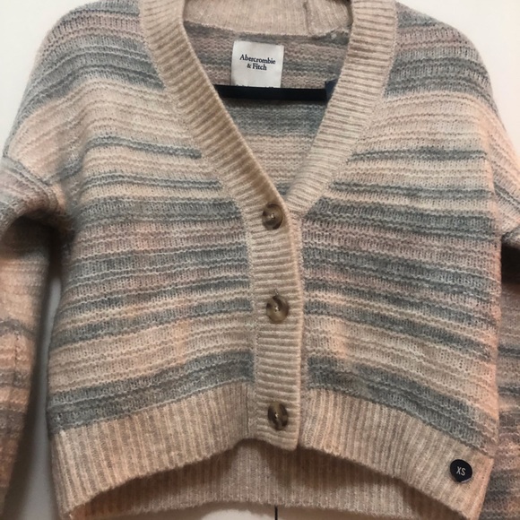NWT $69 Abercrombie & Fitch Button-Up Cropped Cardigan in size XS! - Picture 2 of 6
